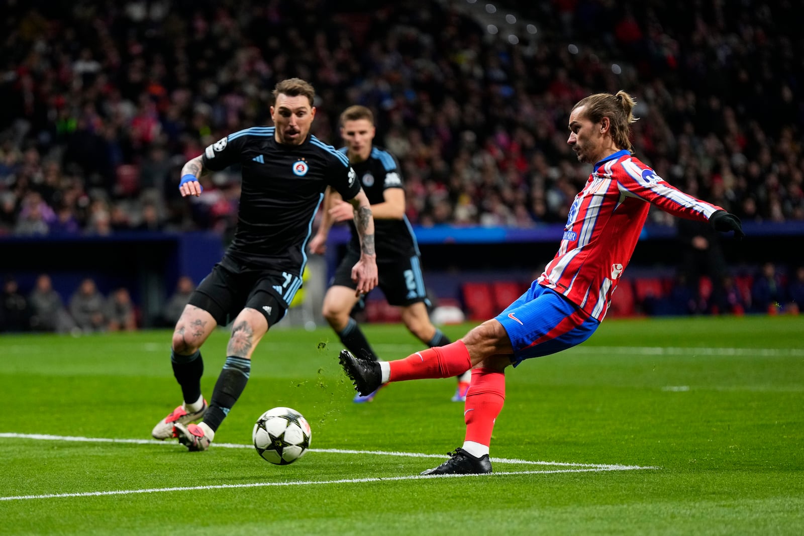 Atletico Madrid's Antoine Griezmann scores his side's third goal during the Champions League opening phase soccer match between Atletico Madrid and Slovan Bratislava at Riyadh Air Metropolitano stadium in Madrid, Spain, Wednesday, Dec. 11, 2024. (AP Photo/Manu Fernandez)