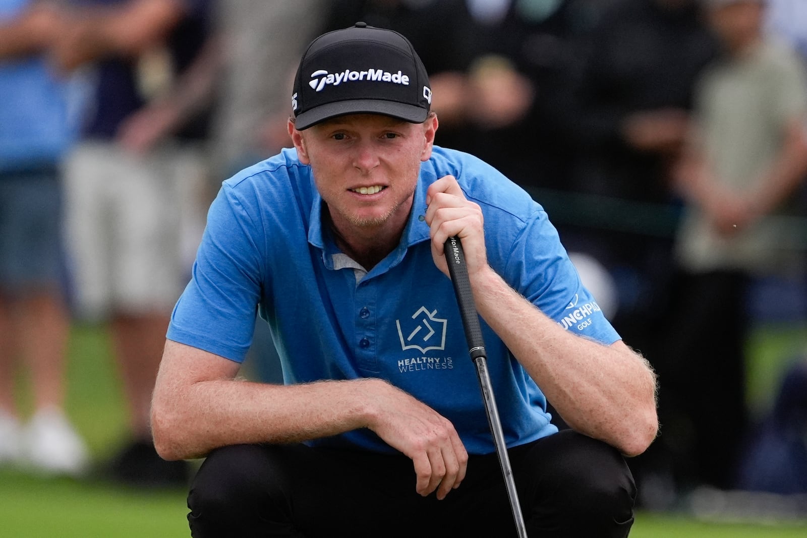 Ryggs Johnston of the United States lines up his putt on the 18th green during the final round of the Australian Open golf championship at the Kingston Heath Golf Club in Melbourne, Australia, Sunday, Dec. 1, 2024. (AP Photo/Asanka Brendon Ratnayake)