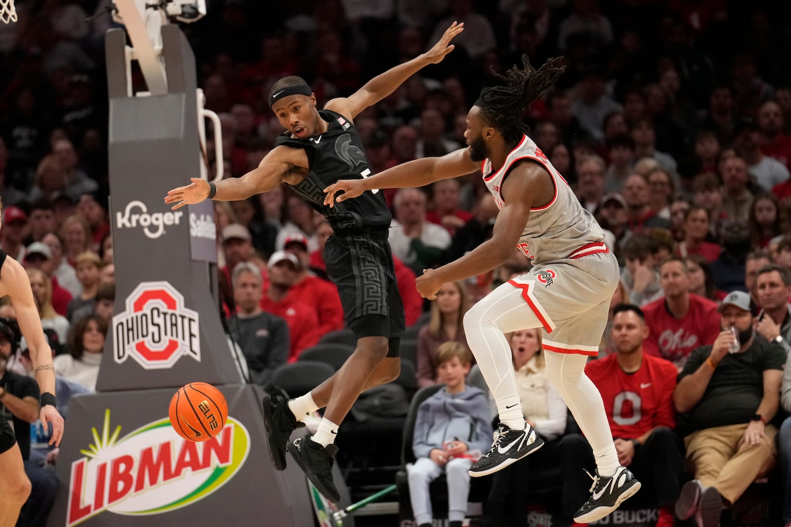 Ohio State guard Bruce Thornton, right, loses the ball in front of Michigan State guard Tre Holloman, left, in the second half of an NCAA college basketball game Friday, Jan. 3, 2025, in Columbus, Ohio. (AP Photo/Sue Ogrocki)