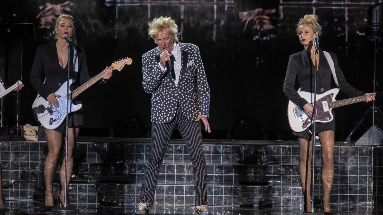 Rod Stewart performs at Ameris Bank Amphitheatre on Aug. 31, 2022, in Alpharetta, Ga. PHOTO BY PAUL R. GIUNTA/INVISION/AP