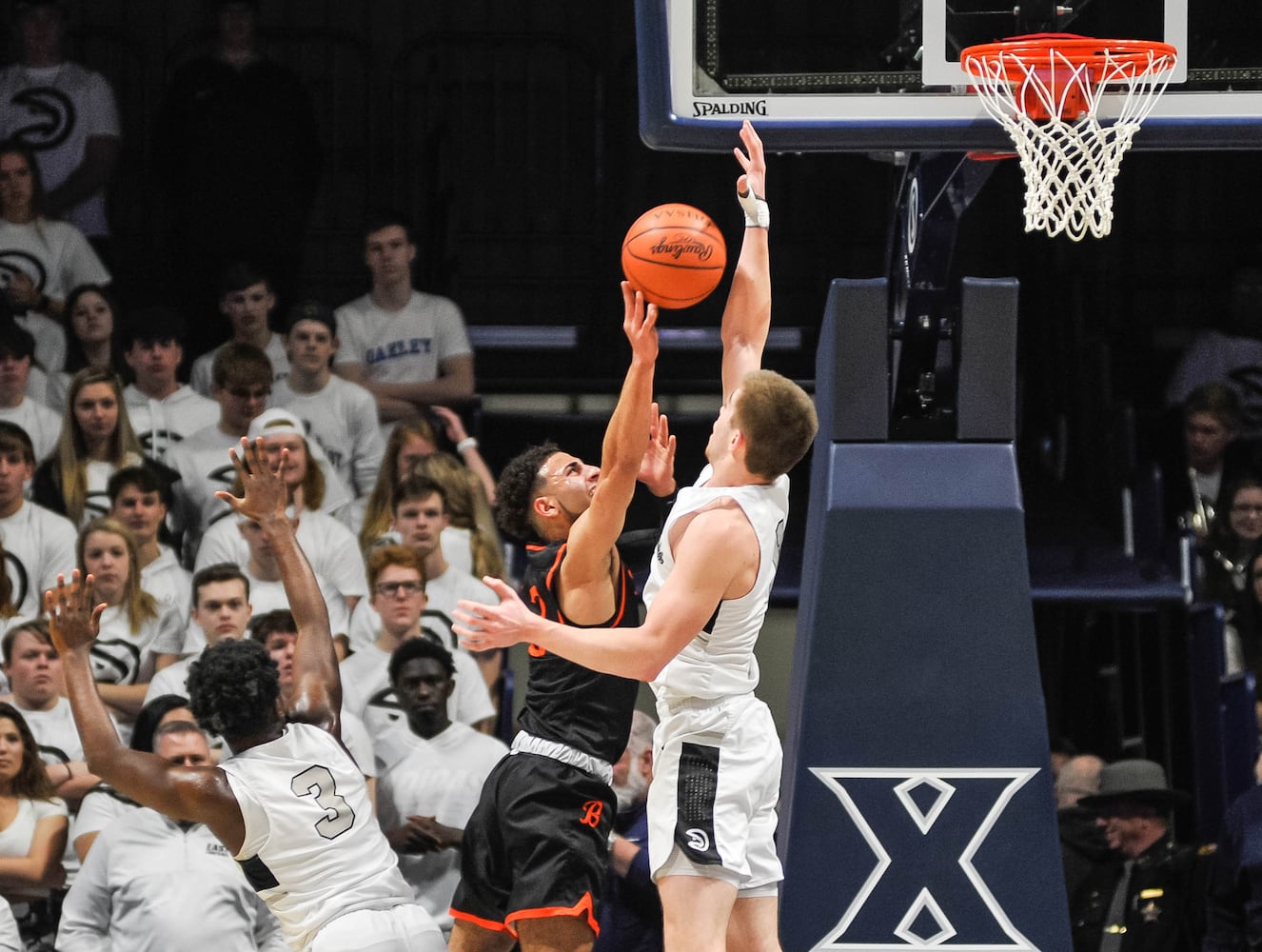 Lakota East beats Beavercreek in boys D1 district basketball final