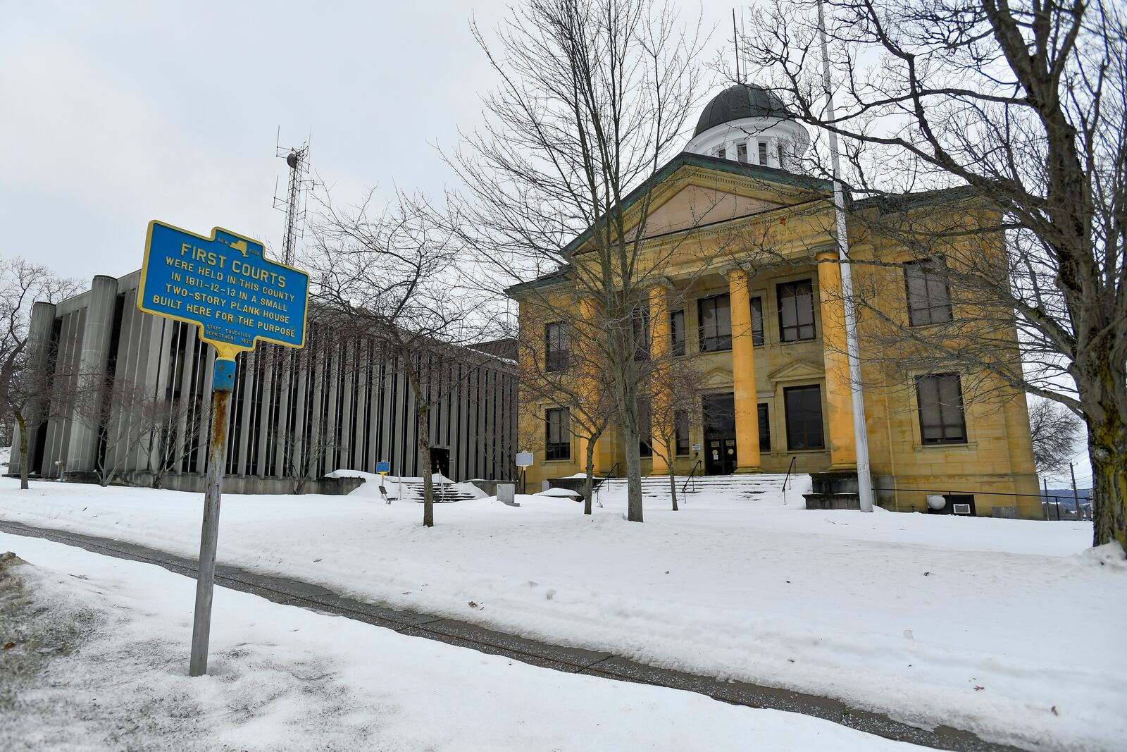 The exterior view is seen of the Chautauqua County Courthouse where the trial of the man charged with attacking author Salmon Rushdie in 2022 is underway in Mayville, N.Y. , Tuesday, Feb. 4, 2025. (AP Photo/Adrian Kraus)