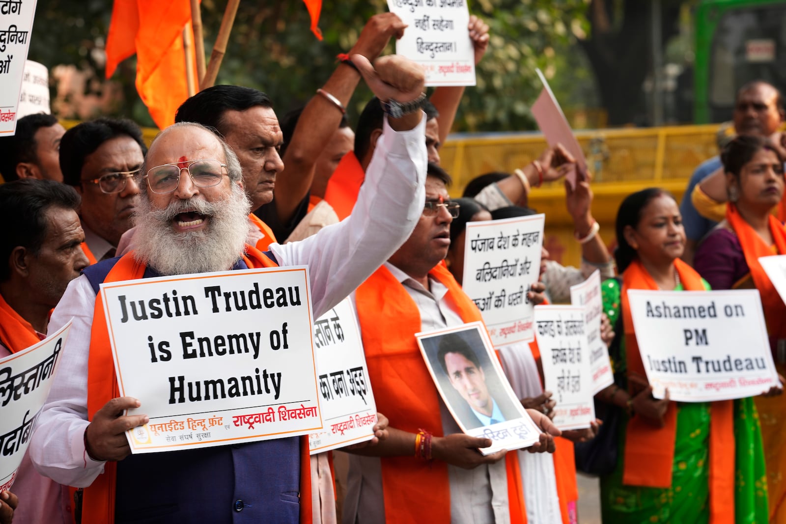 Activists of United Hindu Front, a right wing group reacting to Canada’s allegation that Indian Home Minister Amit Shah ordered the targeting of Sikh activists inside Canada, hold placards during a protest in New Delhi, India, Tuesday, Nov. 5, 2024. (AP Photo/Manish Swarup)