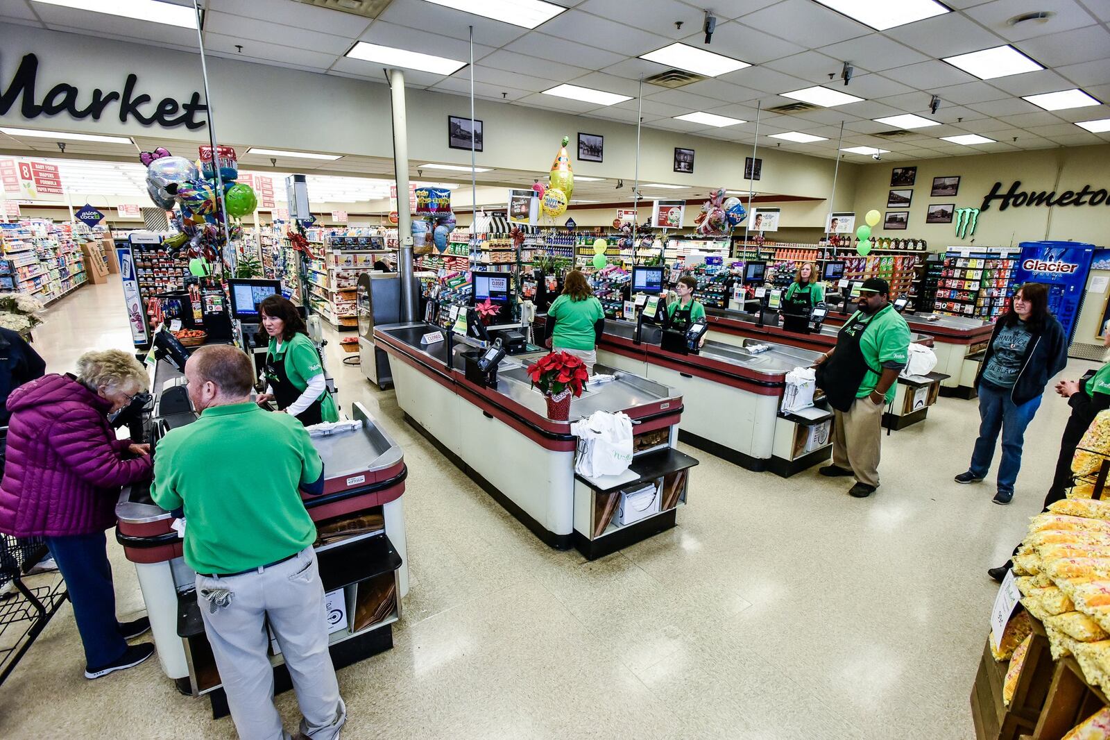 Needler’s Fresh Market held a ribbon cutting for their new location Tuesday, Dec. 5 in the former Marsh Supermarket location on University Boulevard in Middletown. 