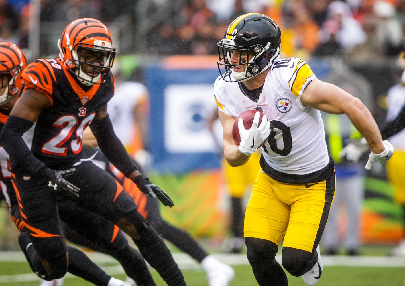 Cincinnati Bengals vs Pittsburgh Steelers football