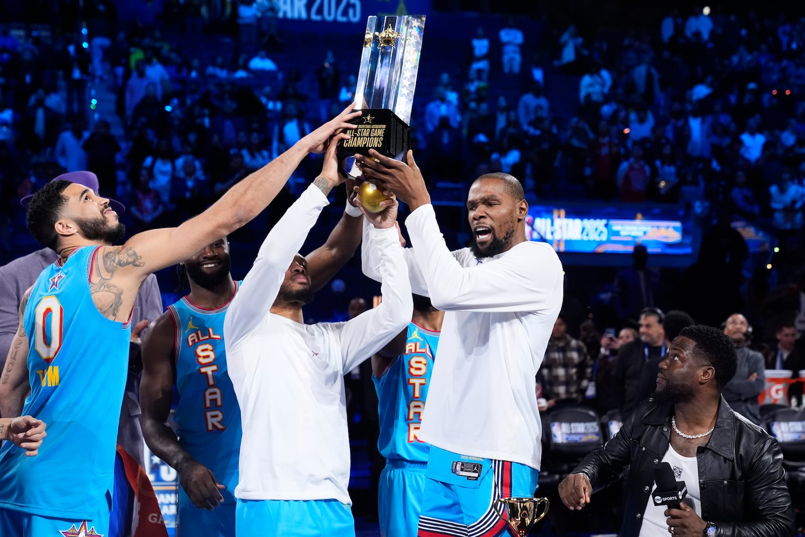 Members of Shaq's OGs hold the winners' trophy after the NBA All-Star basketball game Sunday, Feb. 16, 2025, in San Francisco. (AP Photo/Godofredo A. Vásquez)