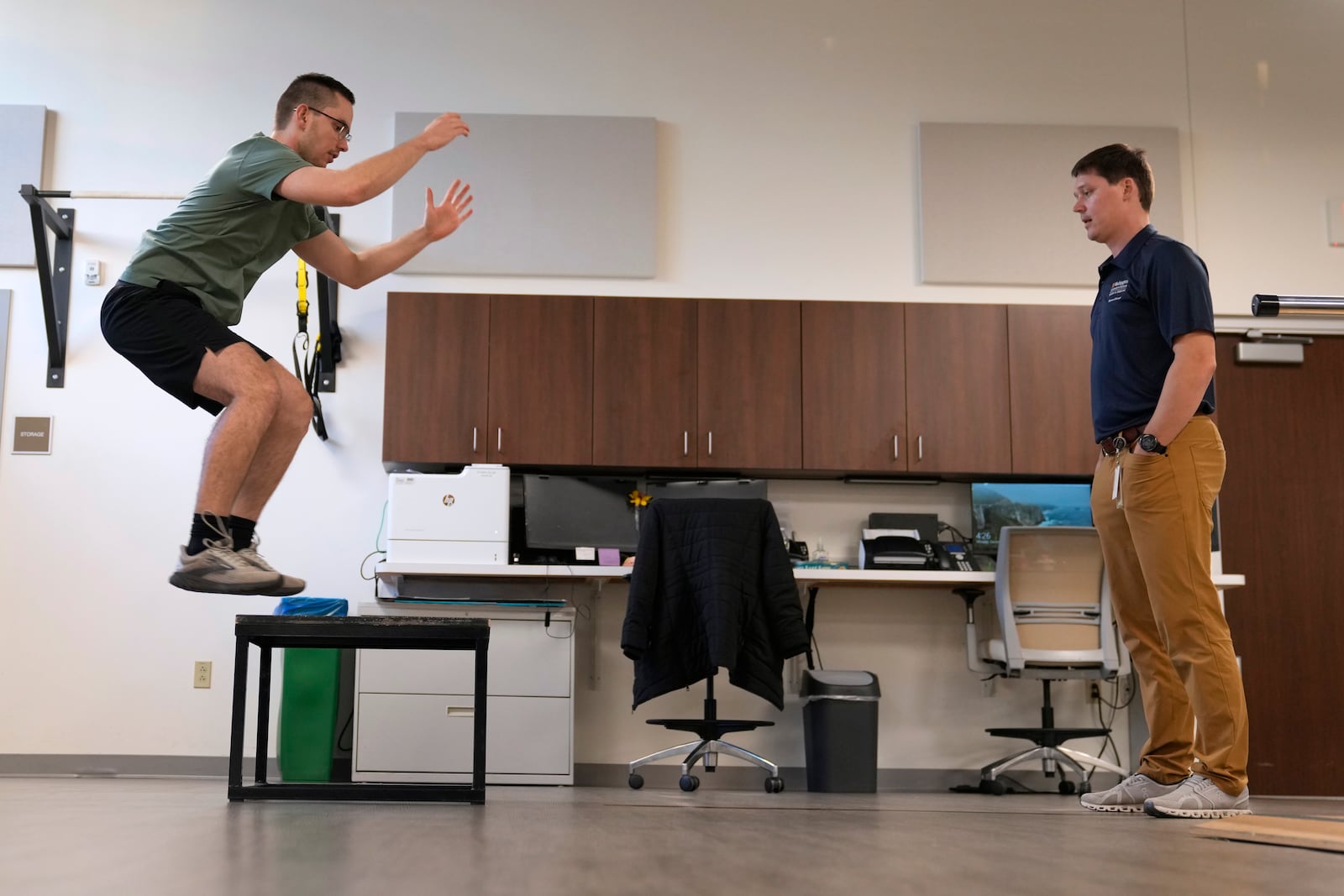 Physical therapist Tyler Detmer, right, works with patient Jacob Bullard at WashU, Monday, Dec. 16, 2024, in St. Louis. (AP Photo/Jeff Roberson)