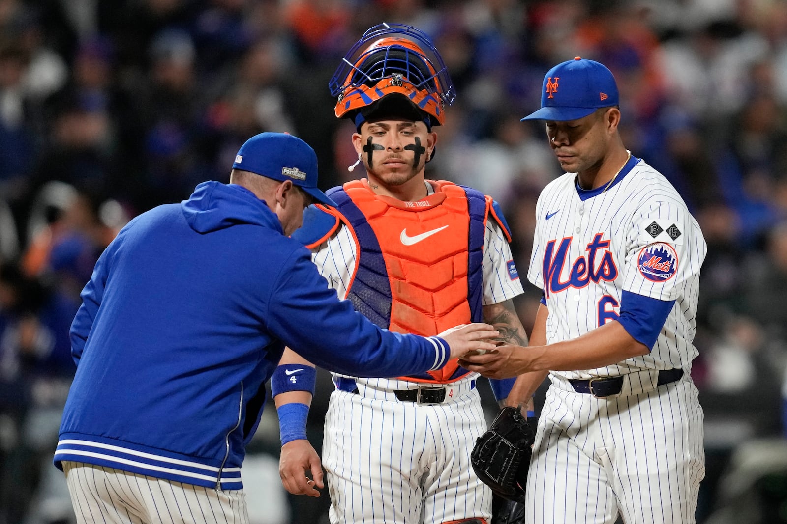 New York Mets pitcher Jose Quintana leaves the game against the Los Angeles Dodgers during the fourth inning in Game 4 of a baseball NL Championship Series, Thursday, Oct. 17, 2024, in New York. (AP Photo/Ashley Landis)