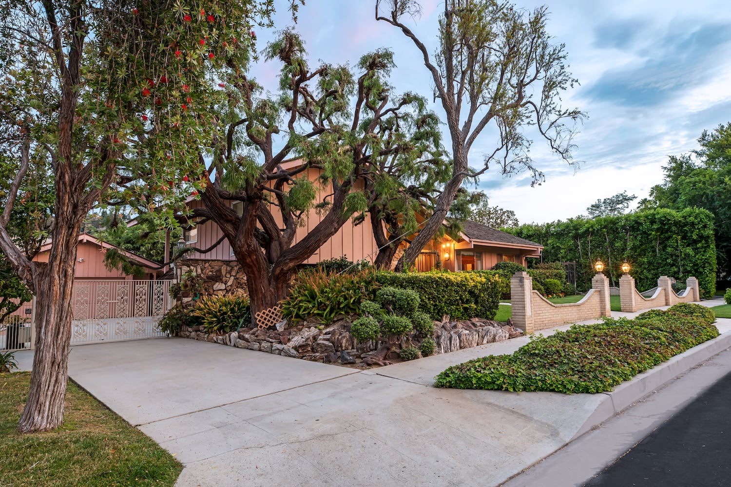 Photos: Take a look inside the ′Brady Bunch′ House