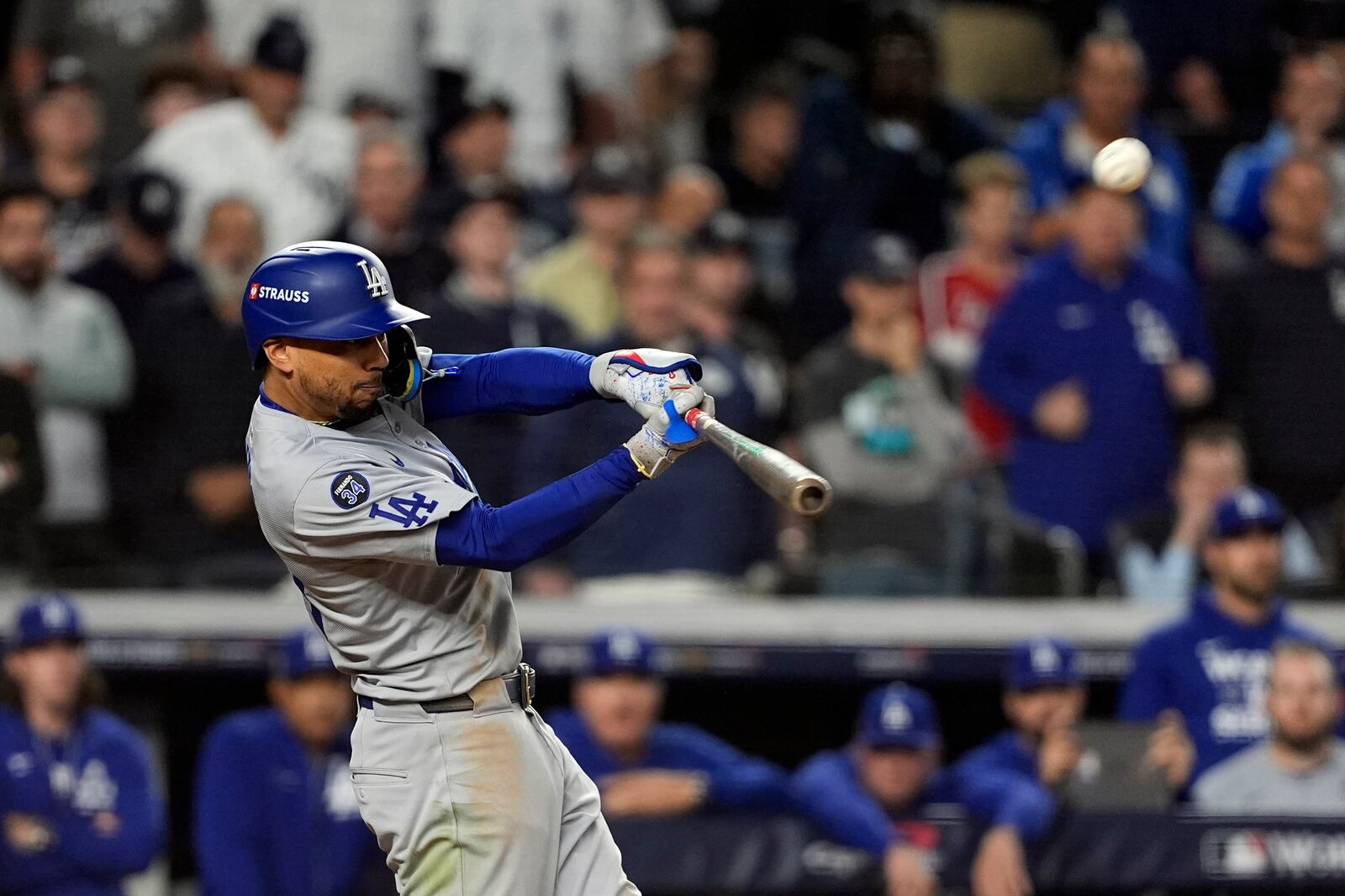 Los Angeles Dodgers' Mookie Betts hits a sacrifice fly against the New York Yankees during the eighth inning in Game 5 of the baseball World Series, Wednesday, Oct. 30, 2024, in New York. (AP Photo/Godofredo A. Vásquez)