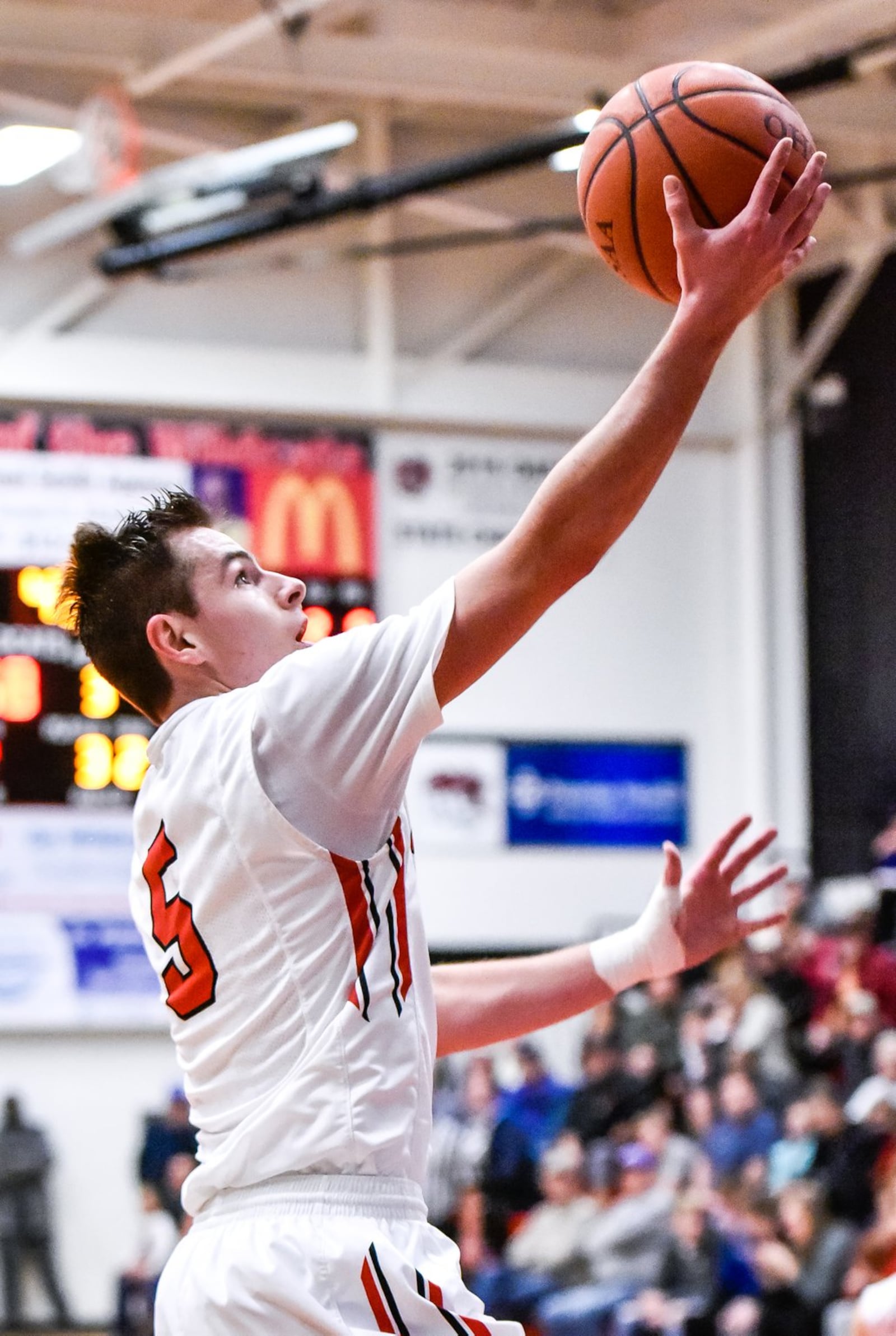 Franklin’s Cole Bundren elevates for a layup during Tuesday night’s game against Carlisle at Darrell Hedric Gym in Franklin. NICK GRAHAM/STAFF