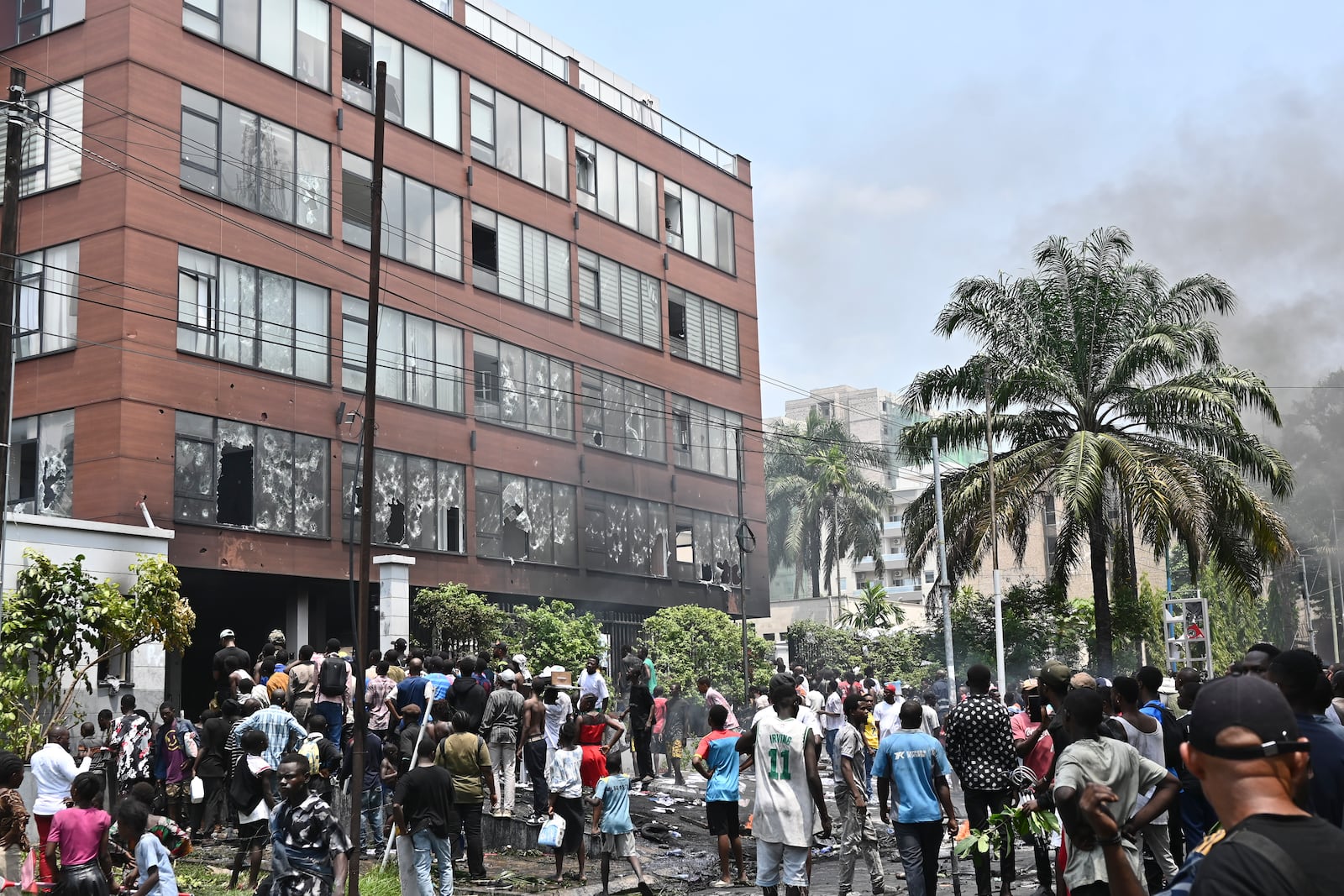 People attack the Rwanda Embassy in Kinshasa, Democratic Republic of the Congo Tuesday, Jan. 28, 2025, in protest over the Rwanda-backed M23 rebels' advances into eastern Congo's capital Goma.(AP Photo/Samy Ntumba Shambuyi)