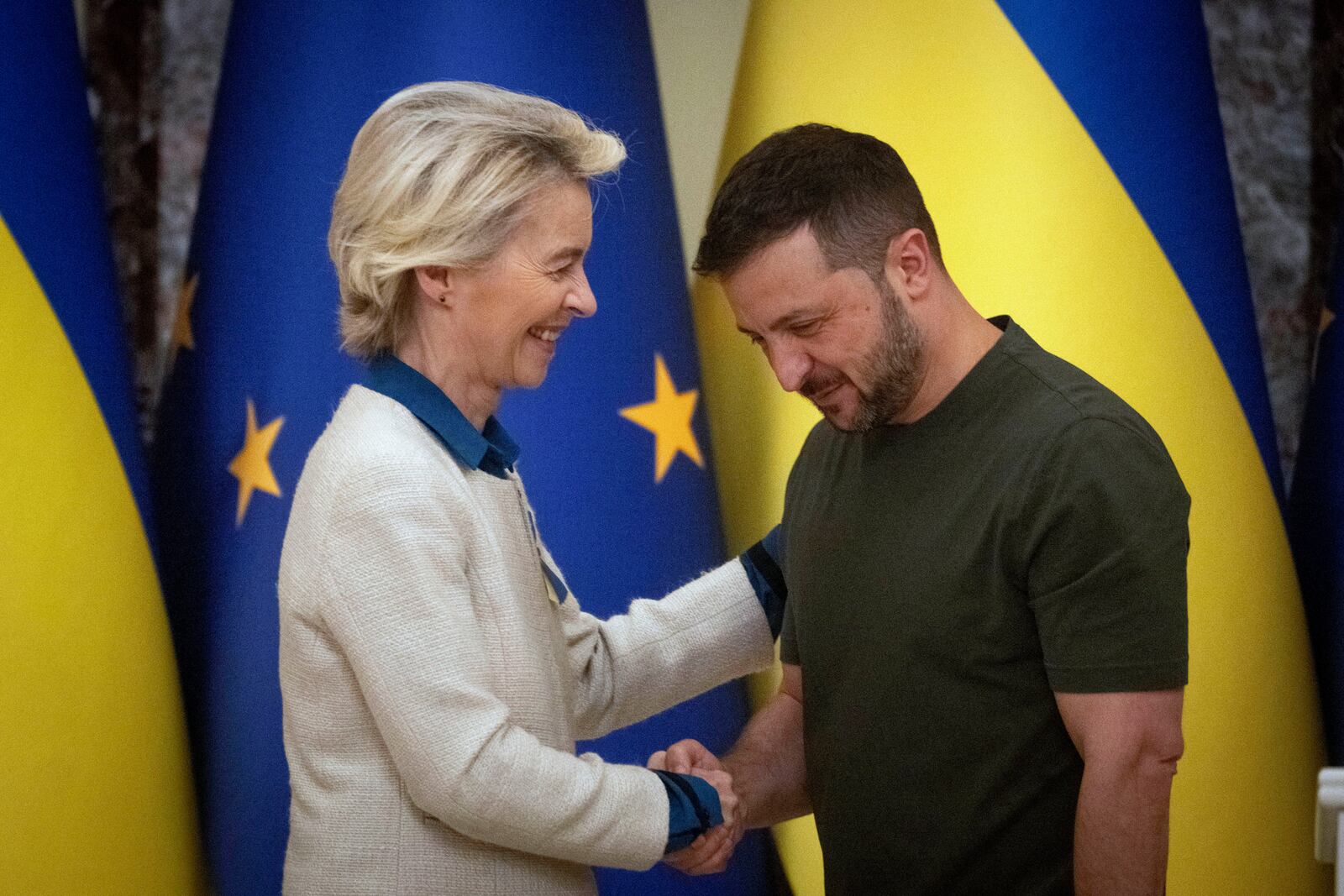 FILE -Ukrainian President Volodymyr Zelenskyy, right, and European Commission President Ursula von der Leyen greet each other in Kyiv, Ukraine, Friday, Sept. 20, 2024. (AP Photo/Efrem Lukatsky, File)