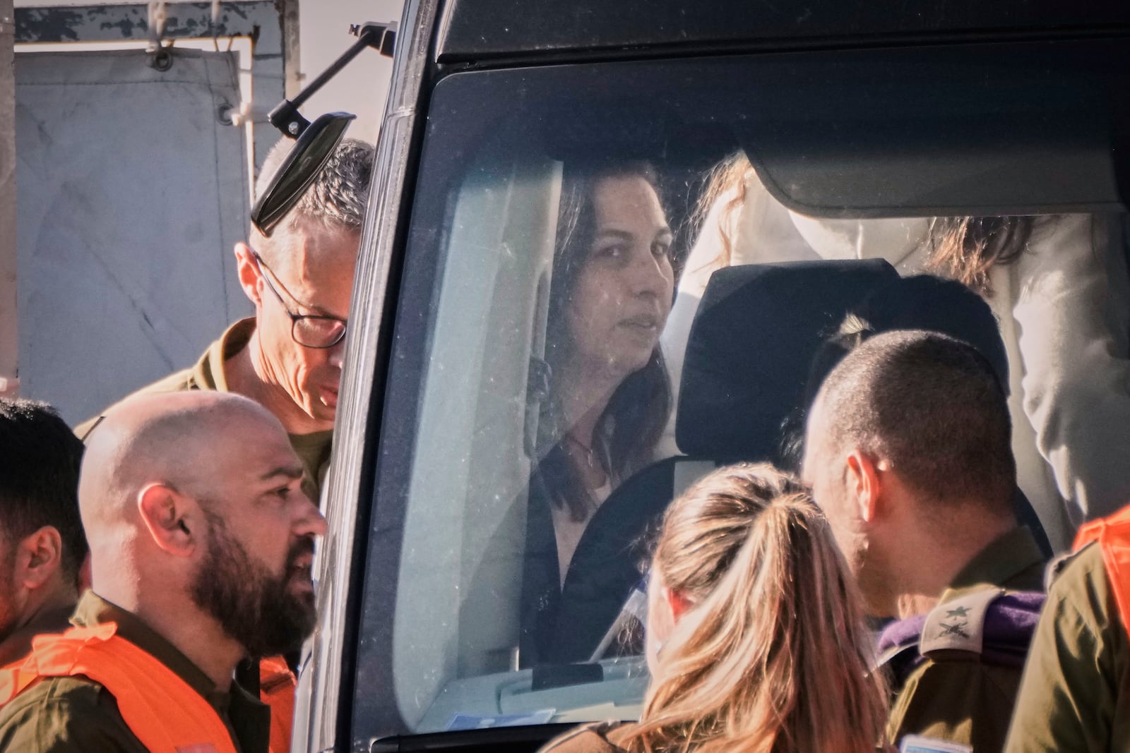 Israeli soldier Karina Ariev, who were kidnapped in Gaza by Hamas on Oct. 7, gets on a bus after landing in a helicopter, on the helipad of the Beilinson hospital in Petah Tikva, near Tel Aviv, Israel, Saturday, Jan. 25, 2025. (Photo/Leo Correa)