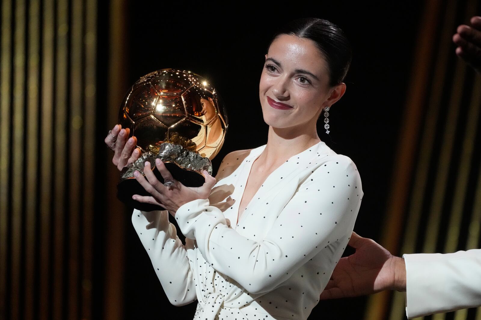 Barcelona's Aitana Bonmati receives the 2024 Women's Ballon d'Or award during the 68th Ballon d'Or (Golden Ball) award ceremony at Theatre du Chatelet in Paris, Monday, Oct. 28, 2024. (AP Photo/Michel Euler)