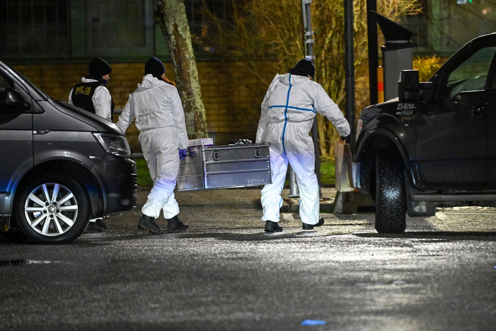 Emergency services work at the scene of shooting at Campus Risbergska School, in Örebro, about 200 kilometers (125 miles) west of Stockholm, Sweden, Tuesday, Feb. 4, 2025. (Pontus Lundahl/TT News Agency via AP)