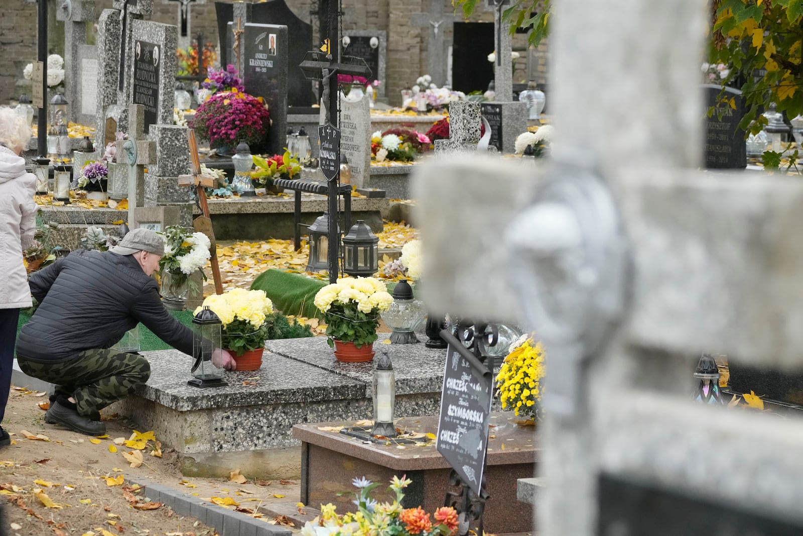 People prepare for All Saints' Day at the cemetery in Zakroczym, near Warsaw, Poland, Wednesday, Oct. 30, 2024. (AP Photo/Czarek Sokolowski)