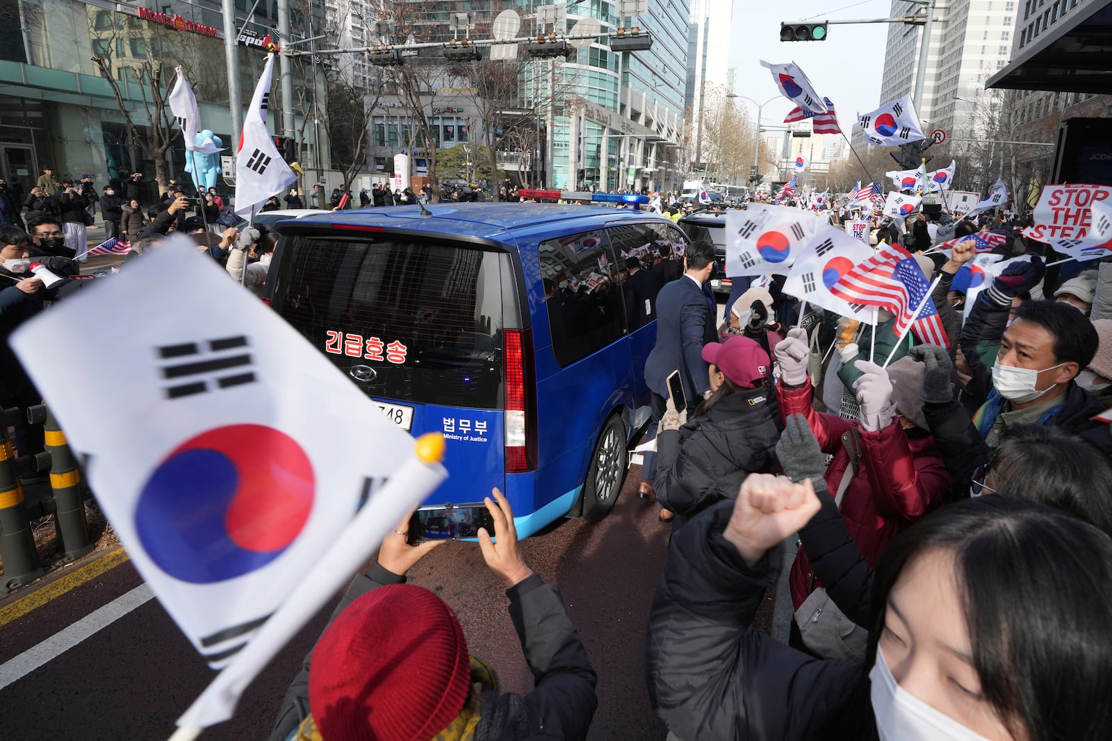 FILE - Supporters for impeached South Korean President Yoon Suk Yeol greet as his motorcade passes by near the Seoul Western District Court in Seoul, South Korea, on Jan. 18, 2025. (AP Photo/Lee Jin-man, File)