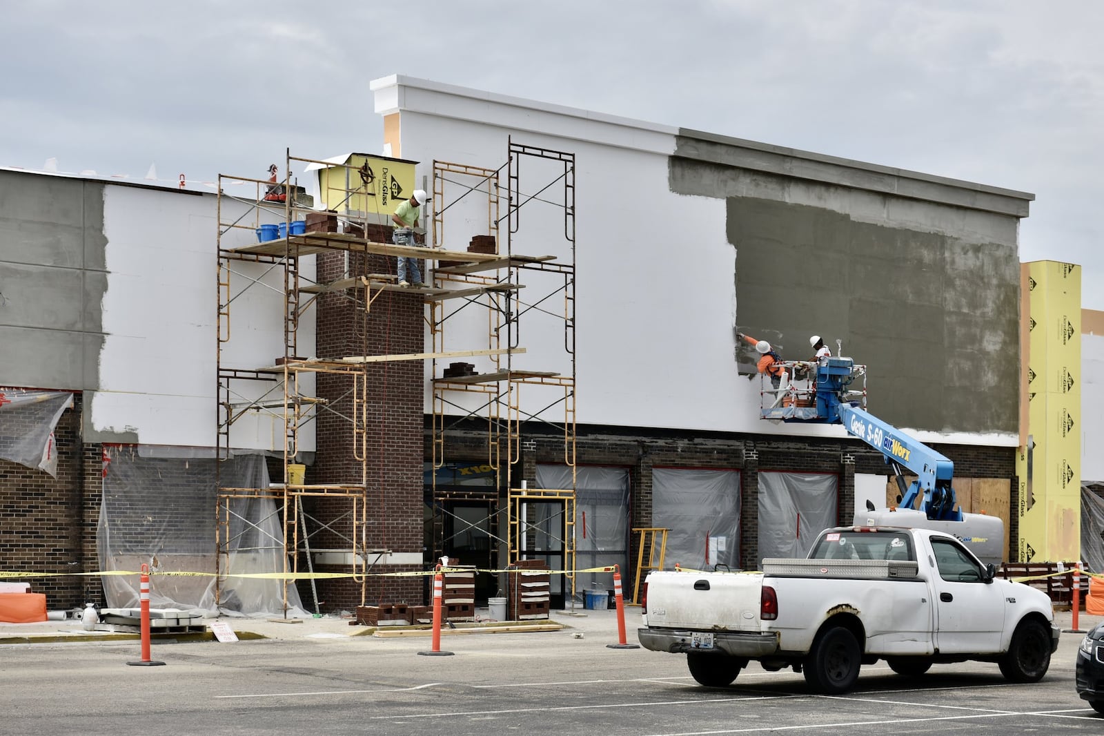 The Tylersville Pointe shopping center at the corner of Tylersville Road and Cox Road in West Chester Township is getting a facelift and adding new tenants. NICK GRAHAM / STAFF