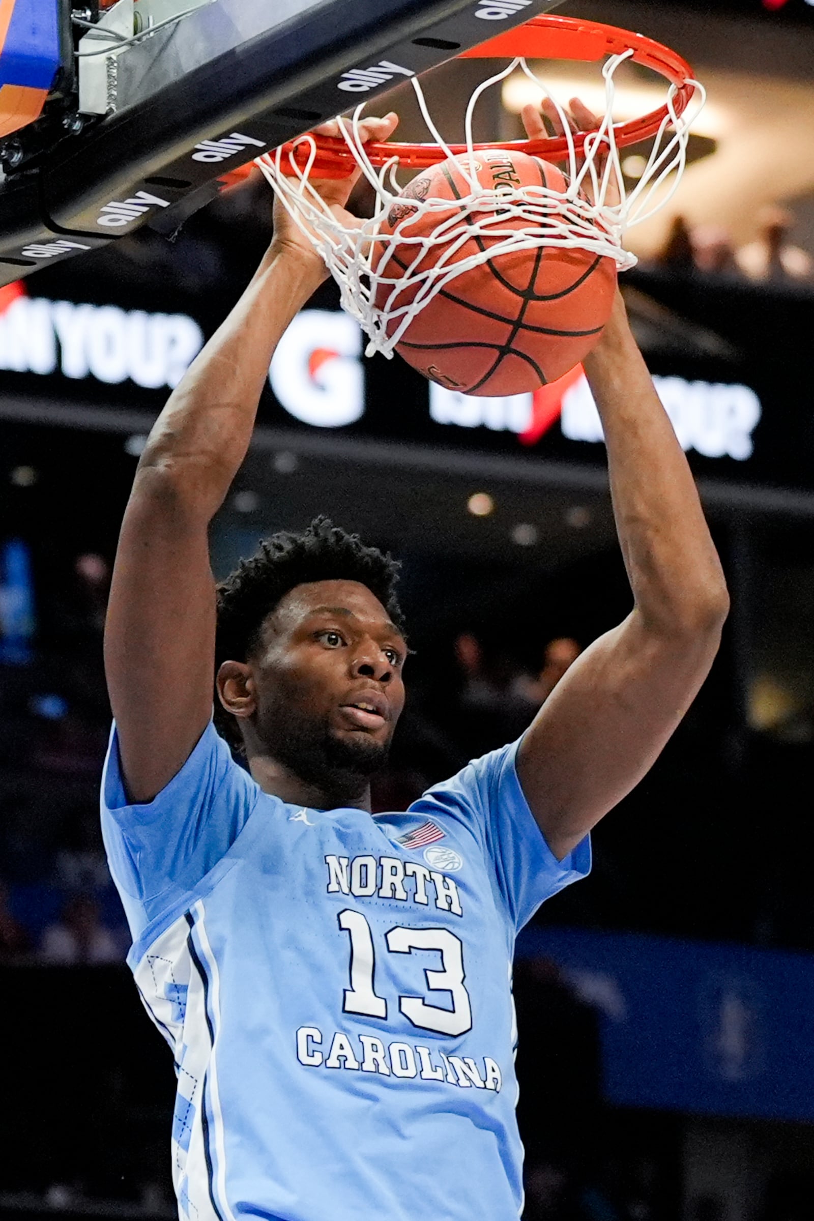 North Carolina forward Jalen Washington dunks against Duke during the first half of an NCAA college basketball game in the semifinals of the Atlantic Coast Conference tournament, Friday, March 14, 2025, in Charlotte, N.C. (AP Photo/Chris Carlson)