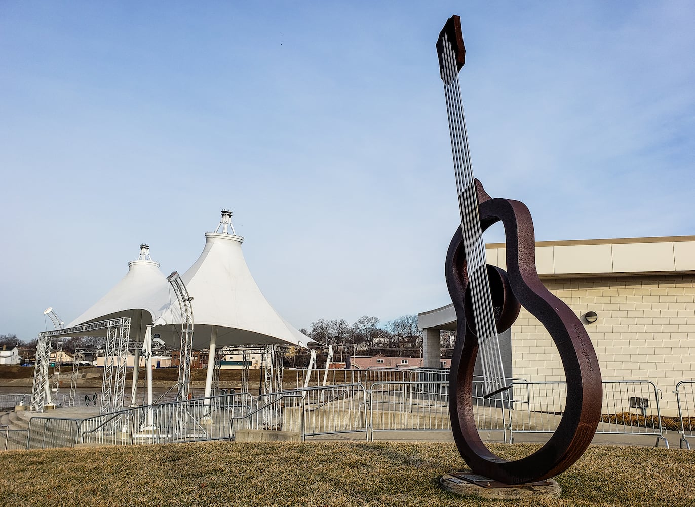 photo tour of the sculptures in Hamilton