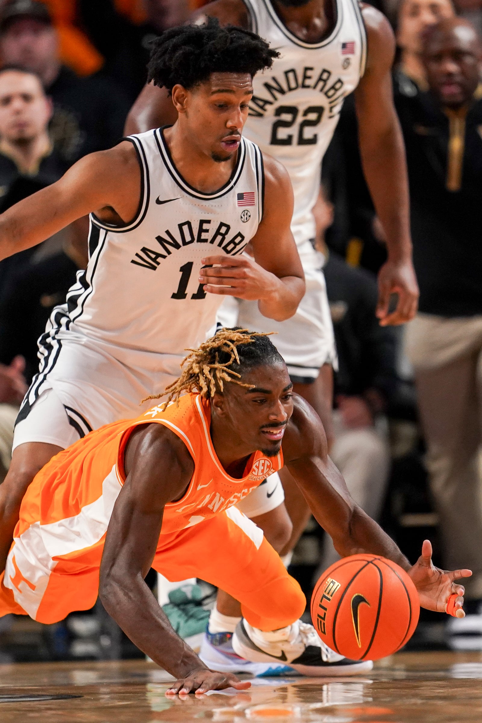 Tennessee guard Jahmai Mashack, below, loses the ball as he is defended by Vanderbilt guard AJ Hoggard (11) during the first half of an NCAA college basketball game Saturday, Jan. 18, 2025, in Nashville, Tenn. (AP Photo/George Walker IV)