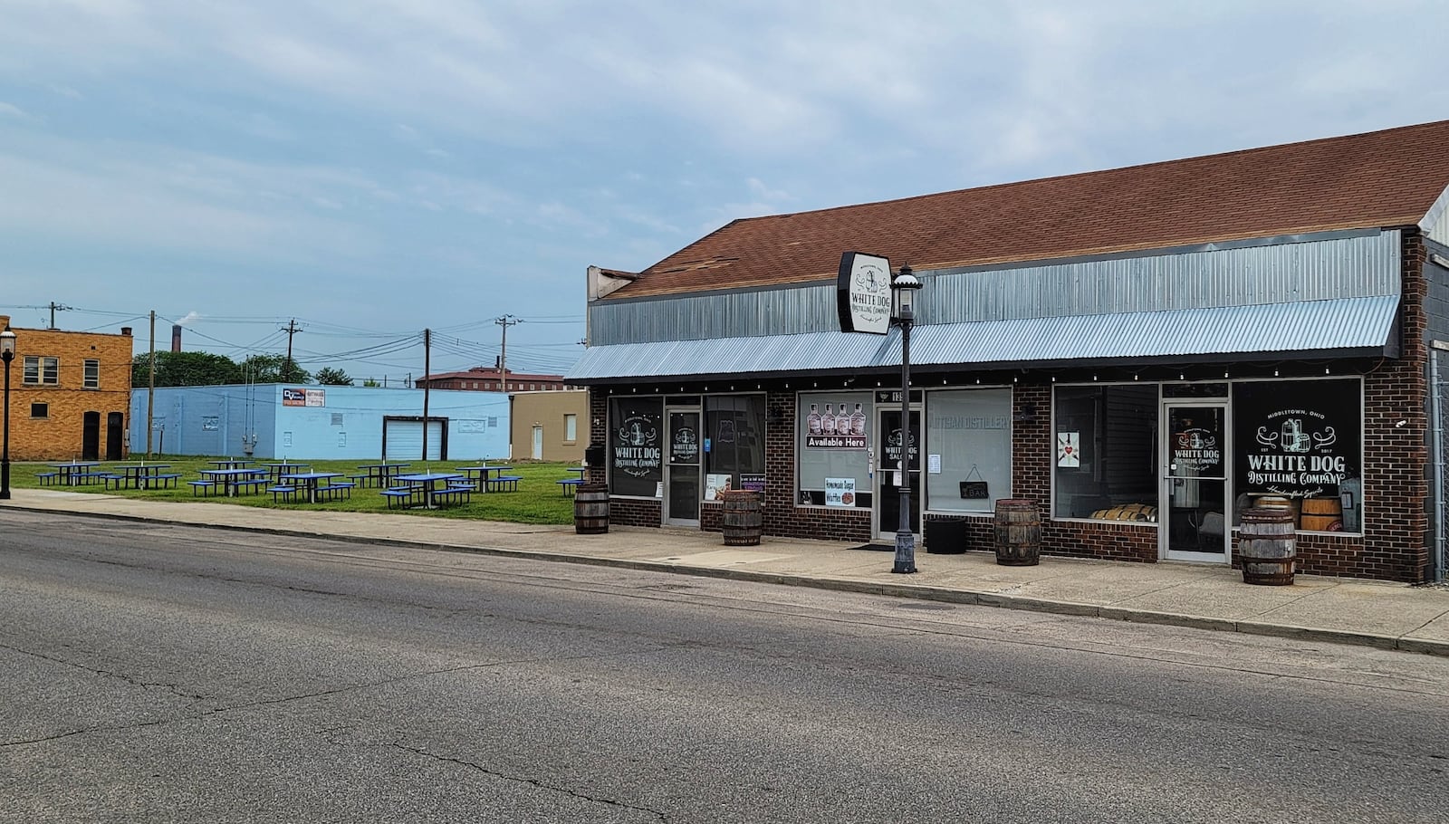 The owners of the White Dog in downtown Middletown are proposing buying the vacant land next to their business and turning it into an outdoor entertainment venue with dog park. NICK GRAHAM/STAFF