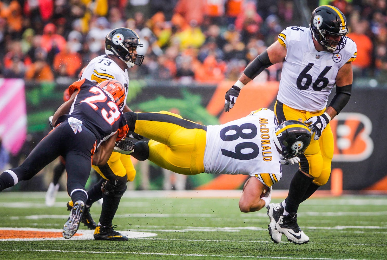 Cincinnati Bengals vs Pittsburgh Steelers football