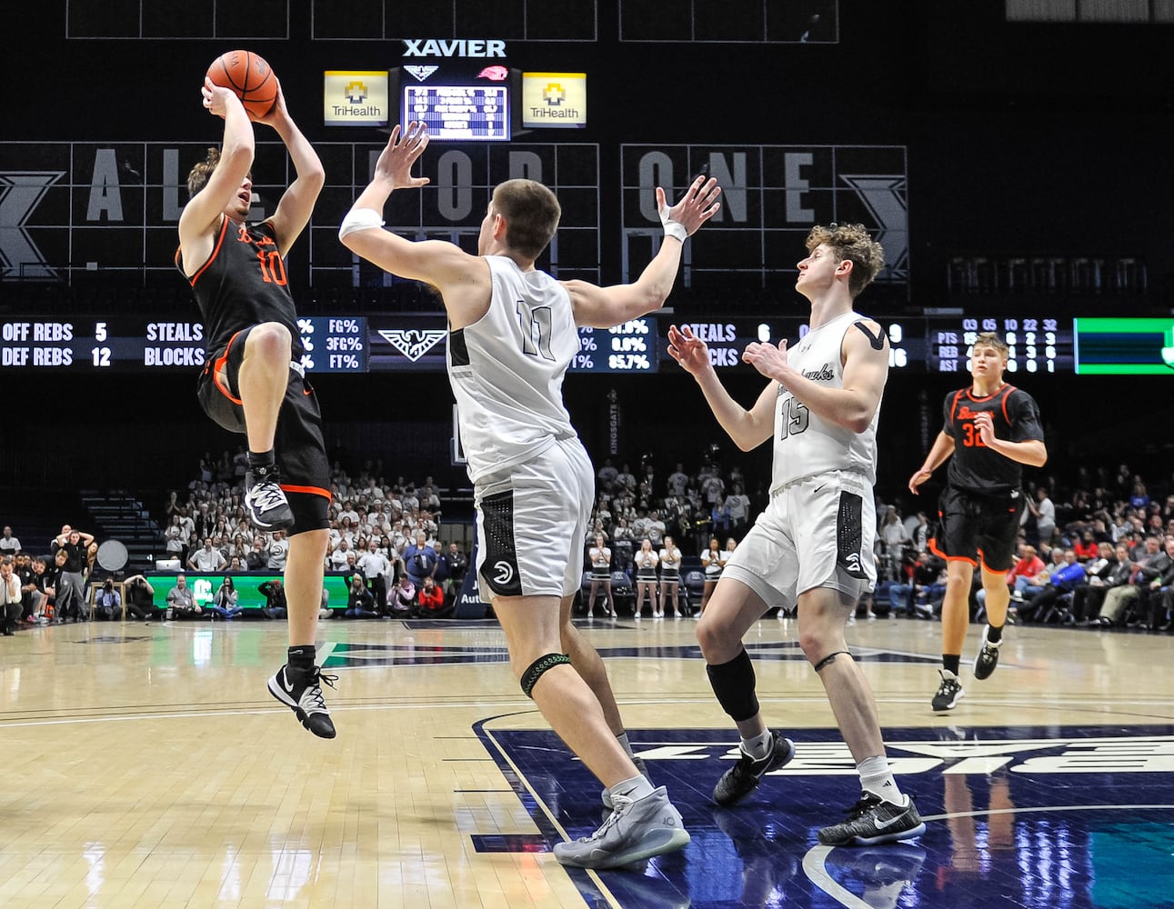 Lakota East beats Beavercreek in boys D1 district basketball final