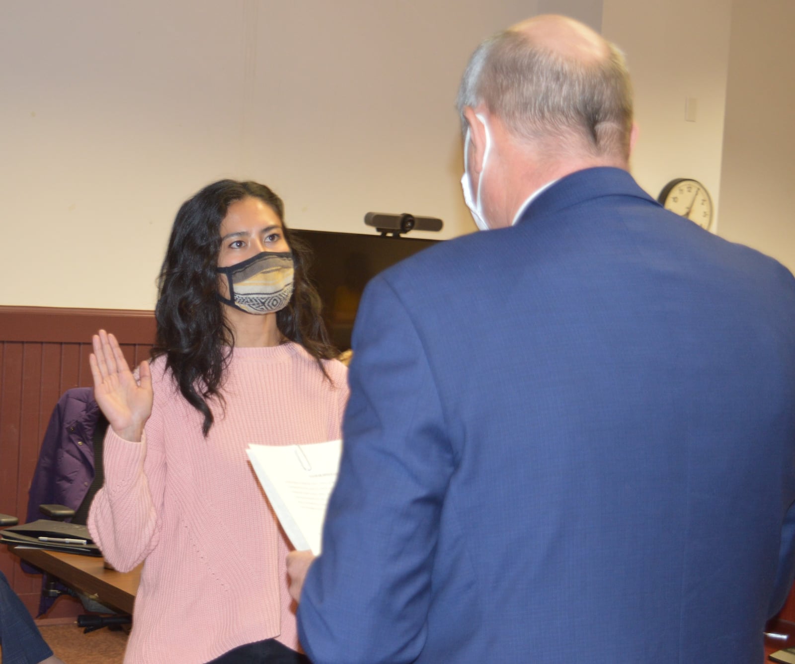 Taking the oath of office to be the city’s vice mayor is Chantel Raghu, who was re-elected to Council in the November election to serve a second term. She succeeds Bill Snavely in that office. He was chosen to move up to the mayor’s seat. CONTRIBUTED/BOB RATTERMAN