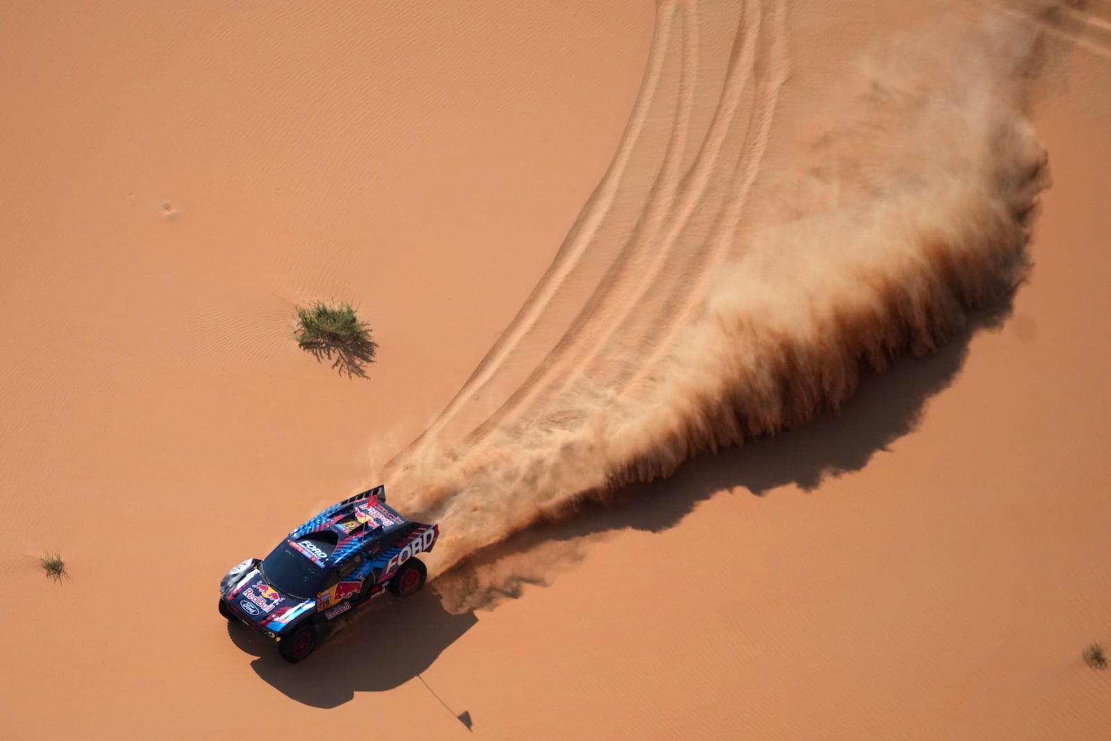 Mitchell Guthrie and co-driver Kellon Walch compete during the tenth stage of the Dakar Rally between Haradh and Shubaytah, Saudi Arabia, Wednesday, Jan. 15, 2025. (AP Photo/Christophe Ena)