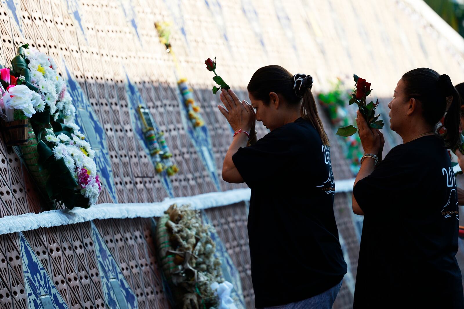 Relatives of a victim of a 2004 Indian Ocean tsunami pray during its 20th anniversary at Tsunami Memorial Park at Ban Nam Khem, Takuapa district of Phang Nga province, southern Thailand, Thursday, Dec. 26, 2024. (AP Photo/Wason Wanichakorn)