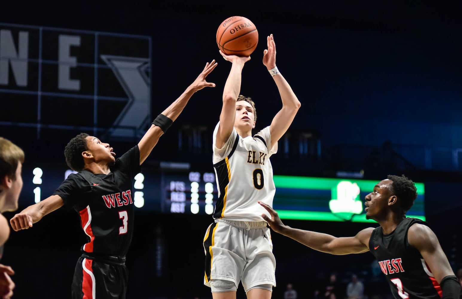 Centerville beats Lakota West in D1 boys district basketball final