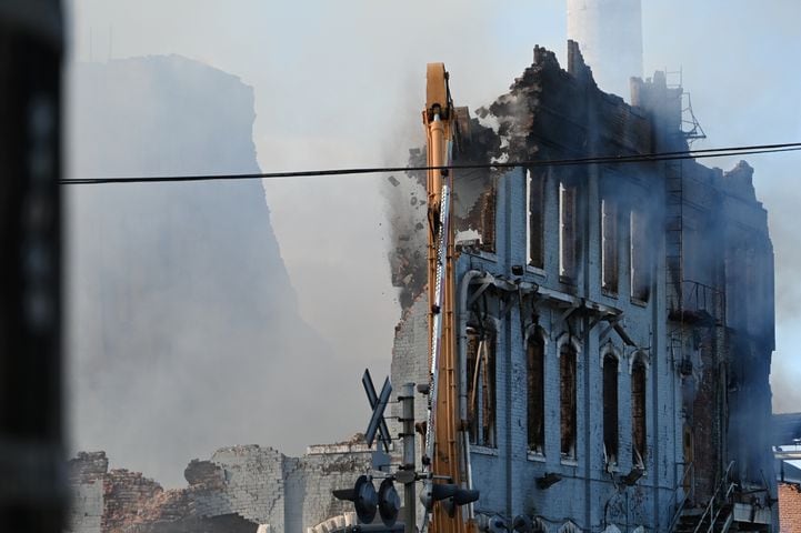 Fire destroys former Beckett Paper office building in Hamilton