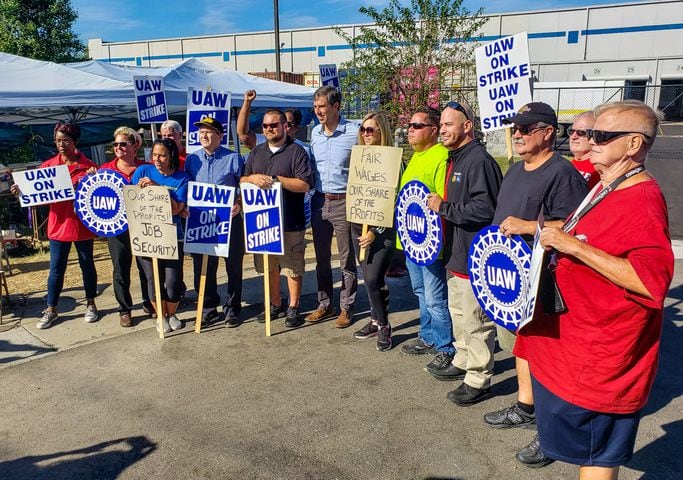 Presidential candidate visits UAW workers on strike in  West Chester