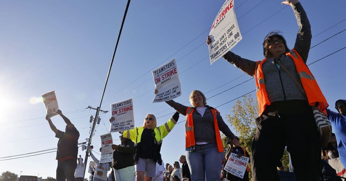 PHOTOS Lakota bus drivers on strike